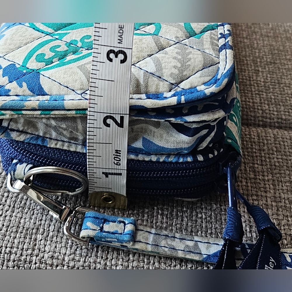 Vera Bradley Crossbody/Wristlet w/removable straps, GUC - Picture 4 of 11